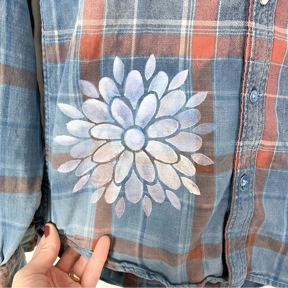 Boho Flannel Shirt Womens Size Small Farmhouse Hand Painted Daisy Plaid Chambray - Picture 7 of 13